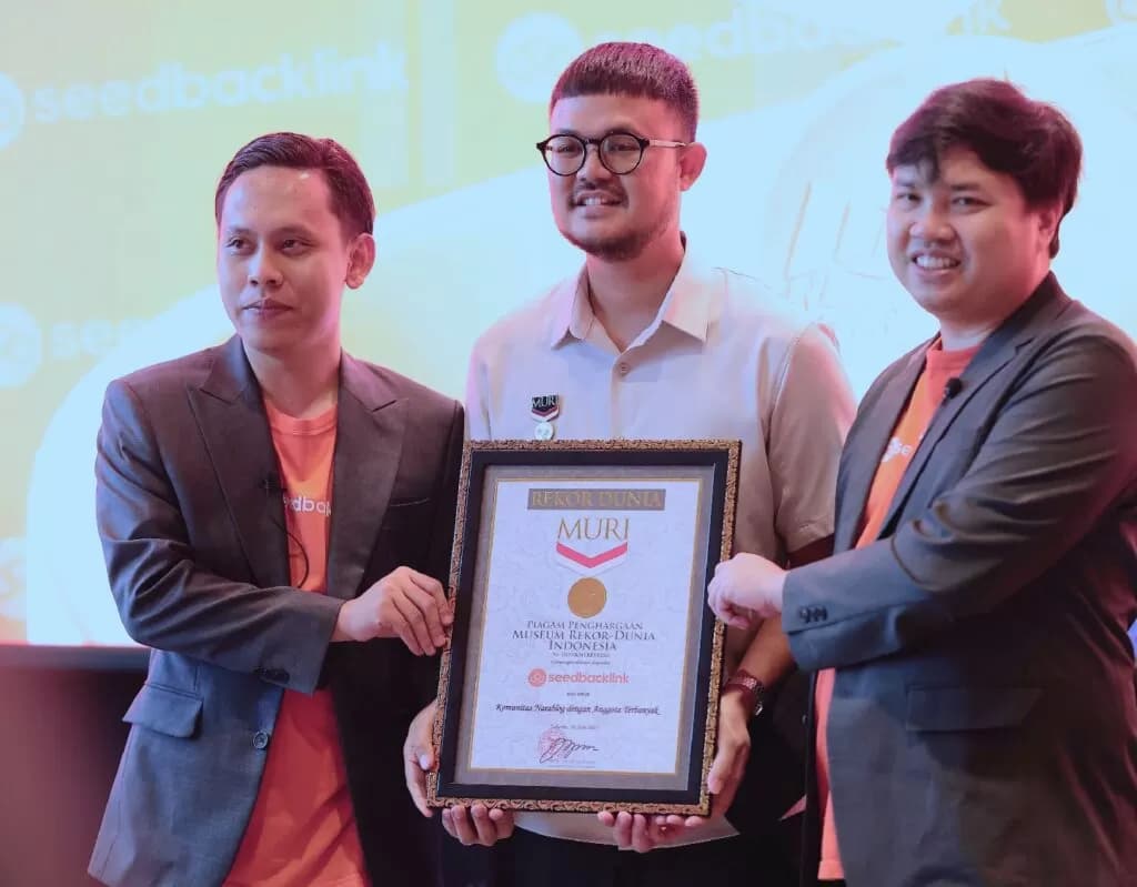 Penyerahan rekor MURI untuk komunitas blogger seedbacklink