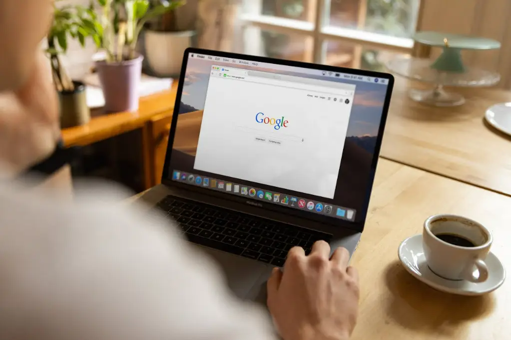 Cara Brand Direkomendasikan AI Overview
