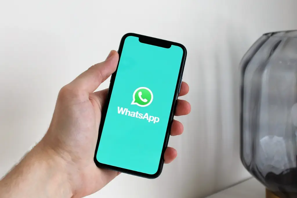 mendapatkan centang biru di WhatsApp